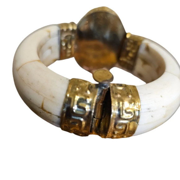 Boho Cuff Bracelet with Bronze colored Stone - Picture 3 of 8